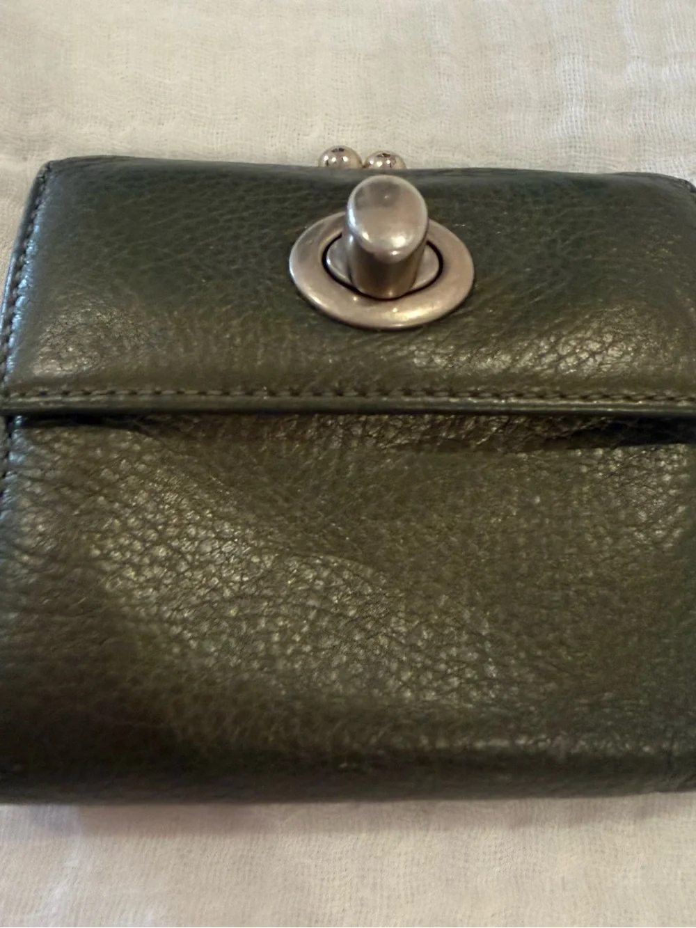 HOBO The Original Vintage Green Pebbled Leather Clasp Turnlock Trifold Wallet